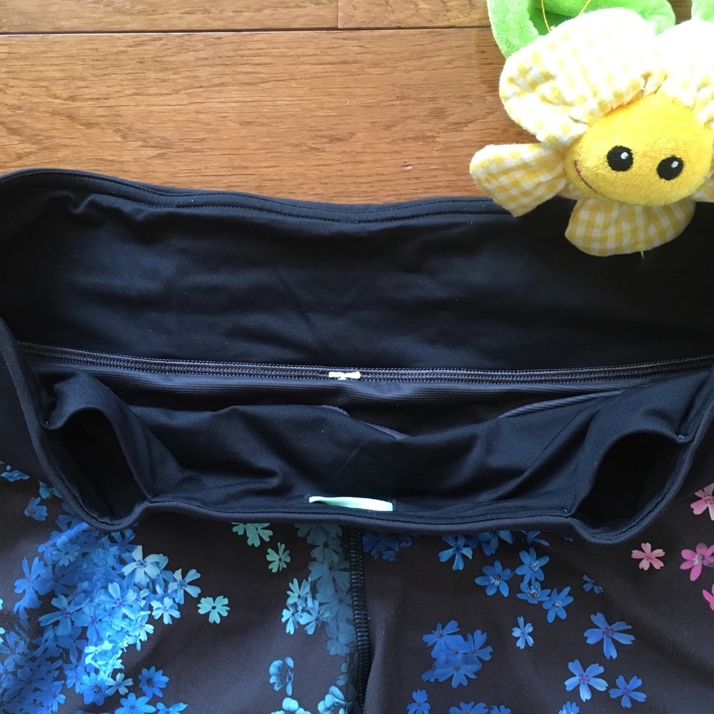 Lululemon Groovy Run Short-Petal Pop Mult - image 5